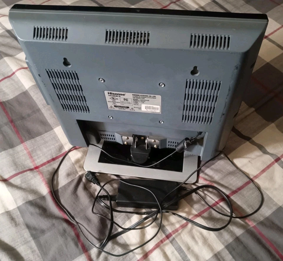 Hisense LCD1504US 15” LCD Color TV Portable Gaming Television - Tested/Working - Image 2 of 4