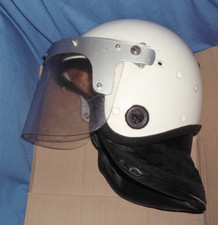 Helm  Bereitschafts Polizei , Einsatzhelm mit Klappvisier verm 1970 iger  Gr.xl