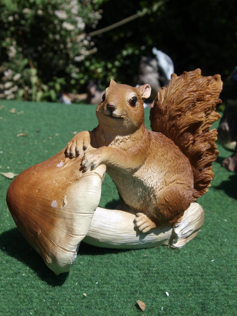 Design Toscano Eichhörnchen-Figur 'Großvater' – Handbemalte Garten- & Wohnstatue Aus Steinguss, Einzigartiges Deko-Geschenk