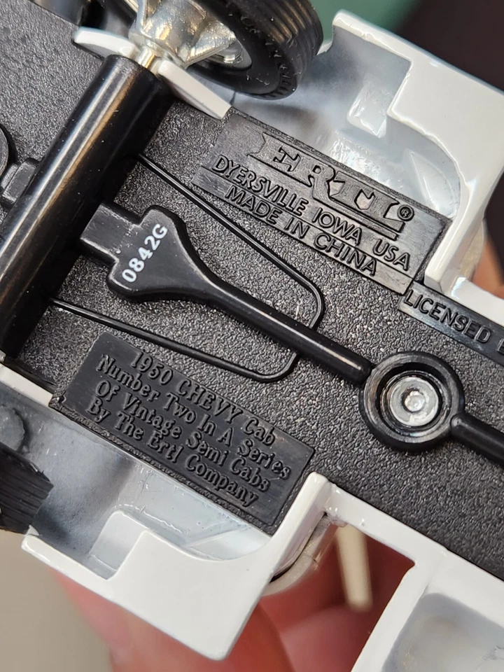 Chevy Dragich Auto Literatura ERTL 1950 Semi Diecast Metal Foto 2 de 4