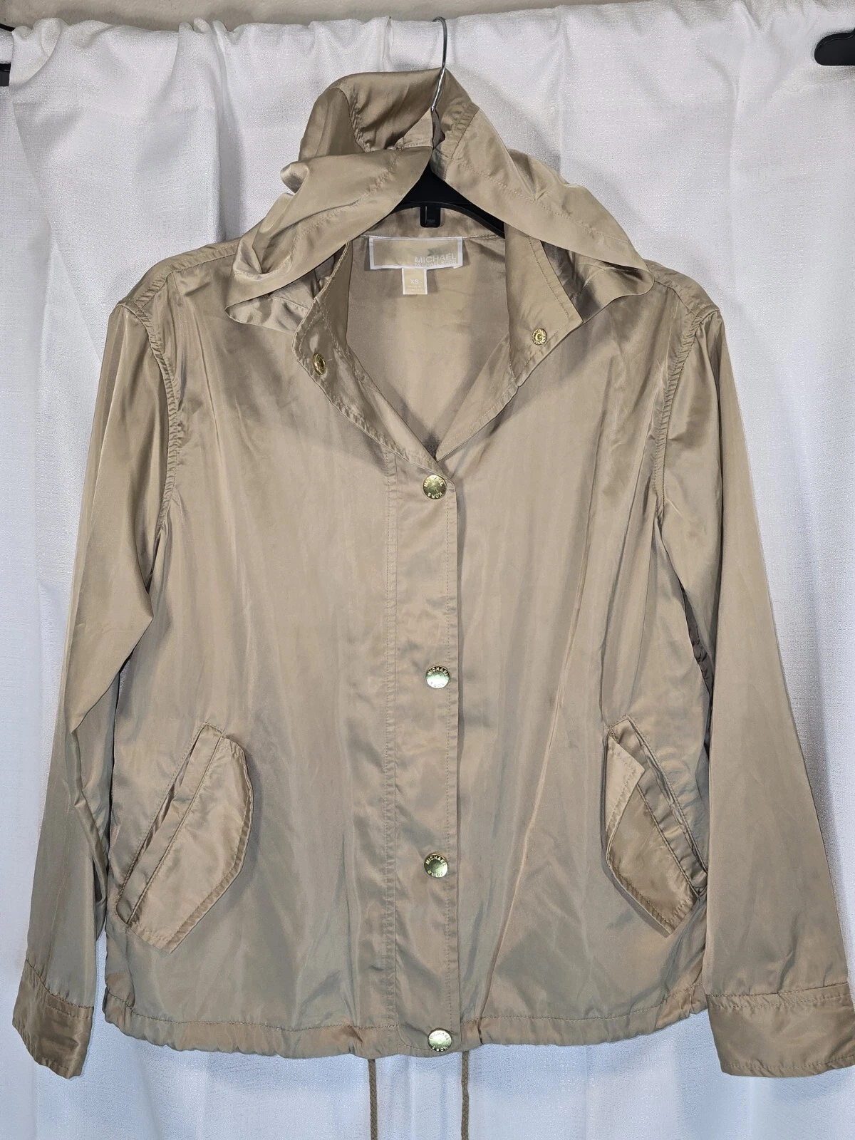 Giacca a vento Michael Kors oro impacchettabile con cappuccio bottoni a pressione donna XS