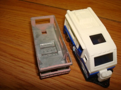 MATCHBOX- Set of 2-NEW Blue/White Travel Trailer MB868 & USED Trailer Caravan 23 - Picture 3 of 3