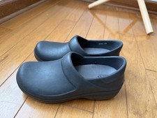 Crocs Neria Pro II Women  s Size 8 Slip On Clogs Work Shoes Slip Resistant Black