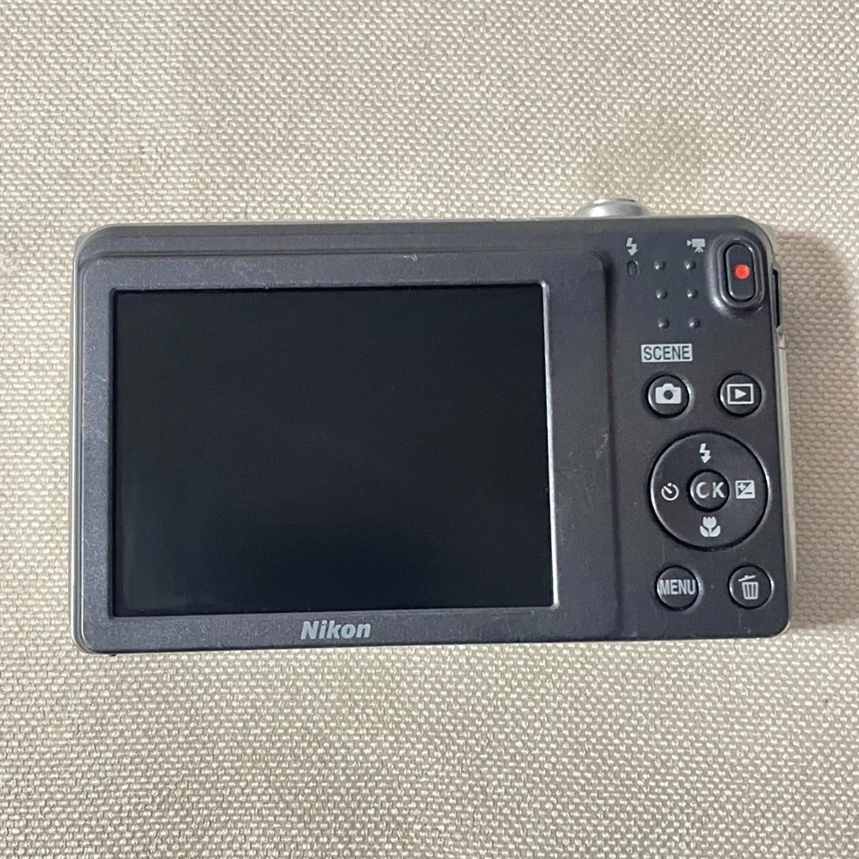 Nikon Coolpix A300 Digital Camera 20.1 MP 8x Optical Zoom Built-in Wi-Fi Silver - Image 4 of 4