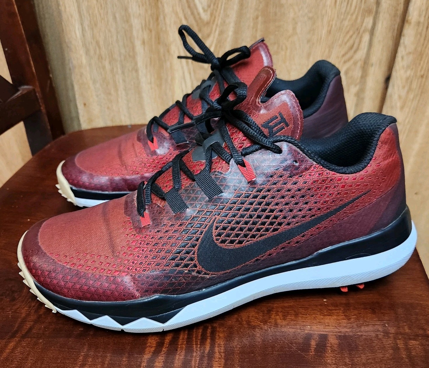 Mens Size 10 Red Black Athletic Cleats 704884-600