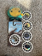 View Master stereoscope viewer with multiple 3D picture reels