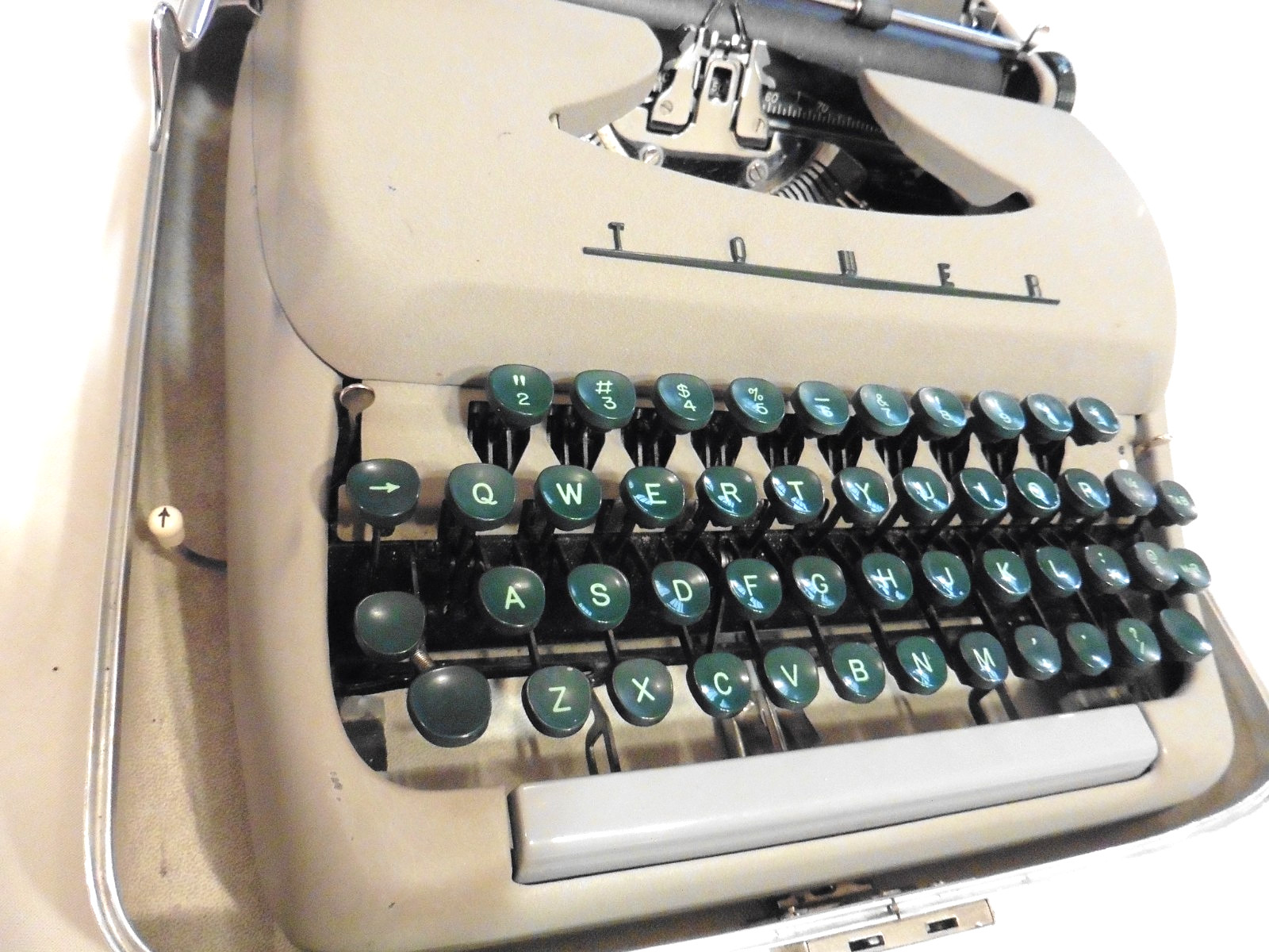 Scarce SEARS TOWER COMMANDER Portable Typewriter(Smith Corona rebranded) Working