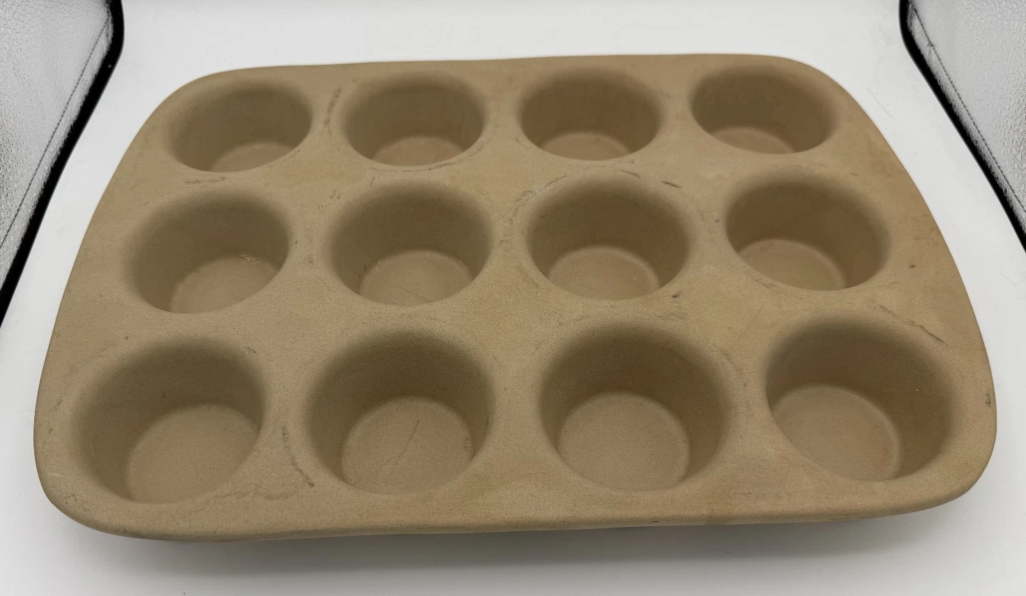 Pampered Chef Family Heritage Coll 12 Muffin Cupcake Pan Stoneware 1465 Ret'd US
Opens in a new wind