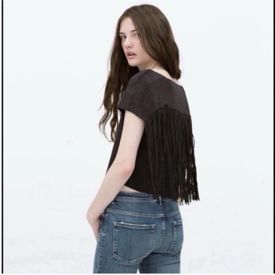 Camiseta Zara imitación gamuza cuero manga corta talla S para mujer Foto 2 de 4