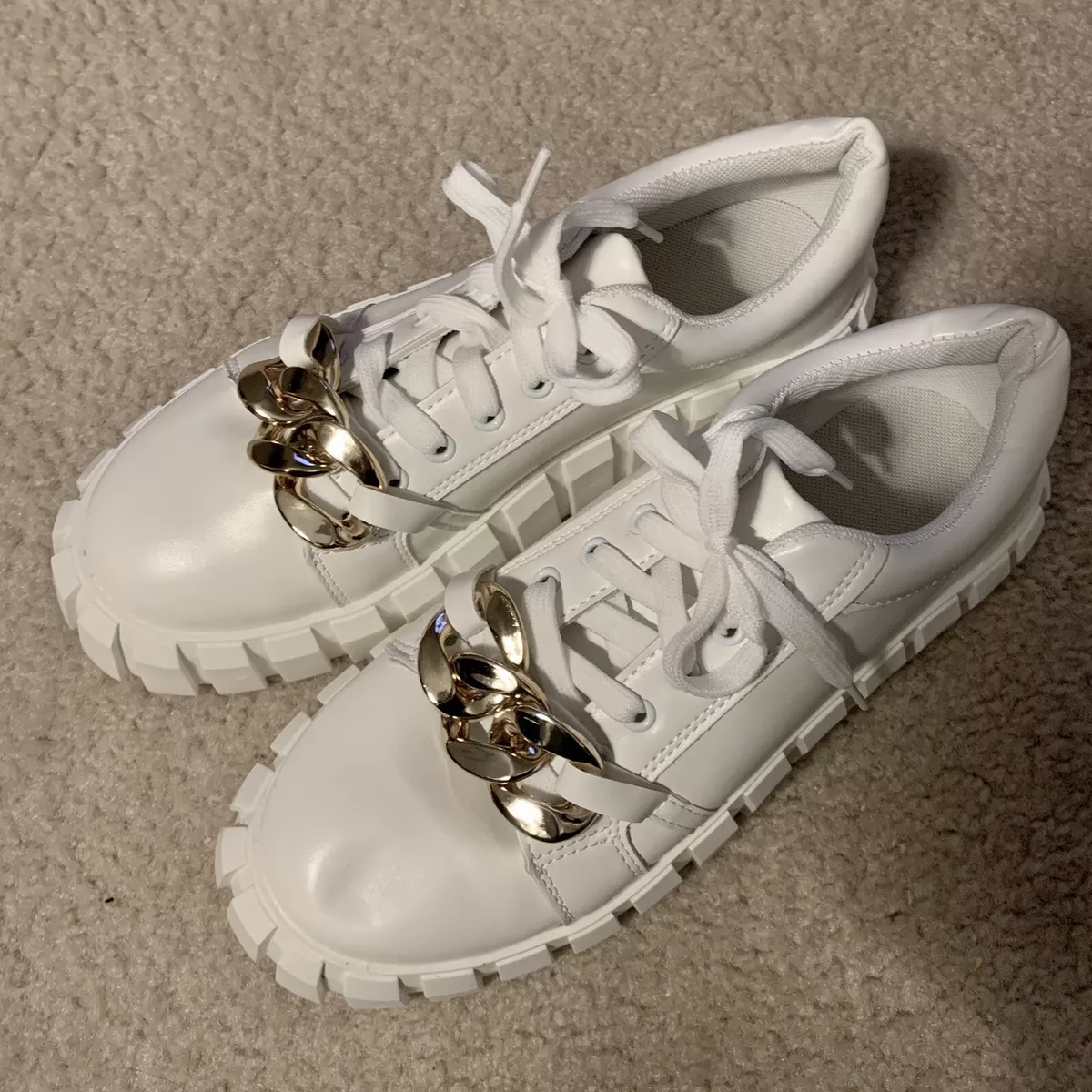 White shoes with gold chain hotsell