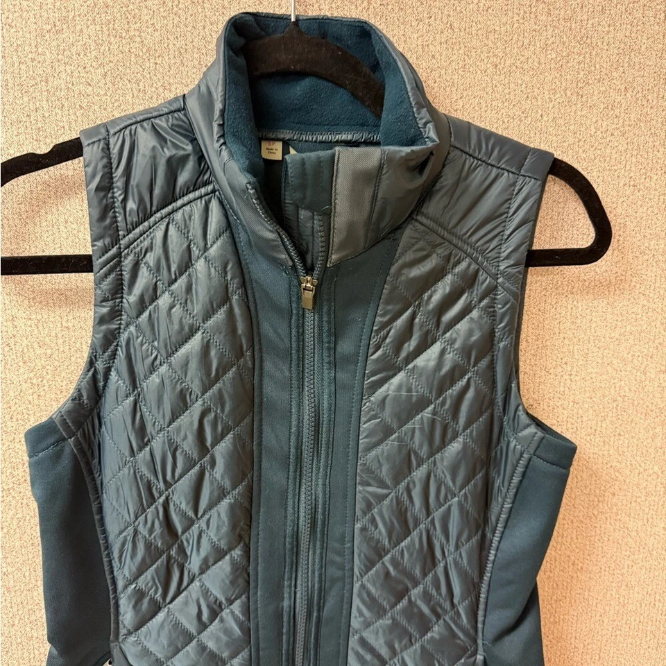 Chaleco acolchado Athleta para mujer talla pequeña verde ligero Rock Springs Foto 3 de 4