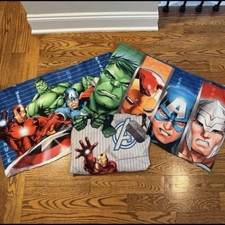 Kids marvel avengers full size fitted sheet and 2 standard pillow cases.