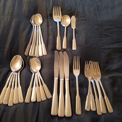 ONEIDA Custom Stainless SHELTON 29 Pieces Shell Pattern Great Condition 