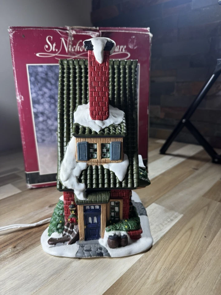 Café St Nicholas Square Christmas Village con caja y cable probado funciona Foto 2 de 4