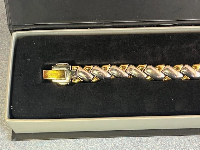 NIKKEN UNISEX TRIPHASE MAGNETIC 2 TONED GOLD/SILVER LINK BRACELET #19093-DISPLAY - Image 2 of 4