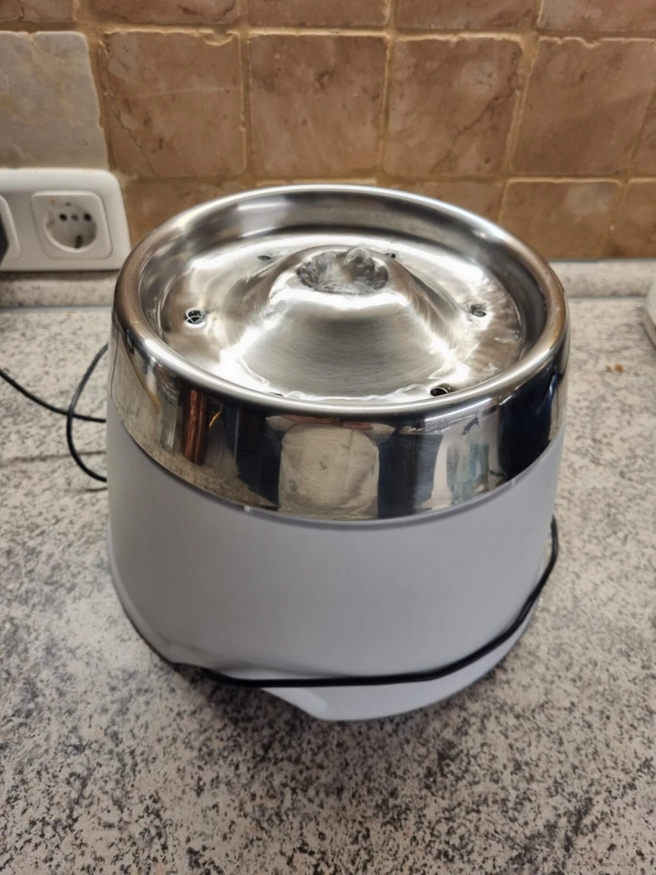 Trinkbrunnen für Katzen aus Edelstahl inkl. Ersatzfilter u. -pumpe