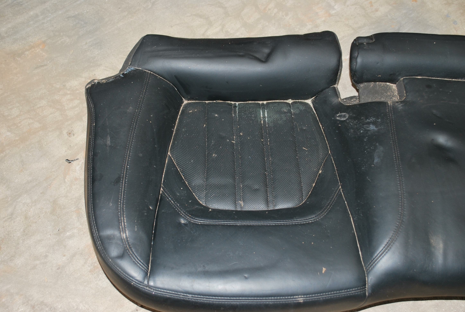 2013-2016 MASERATI QUATTROPORTE REAR SECOND ROW LOWER SEAT CUSHION BLACK OEM