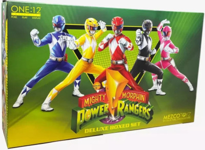 One: 12 Collective Mighty Morphin Puissance Rangers Deluxe Set 5 Figurine Mezco