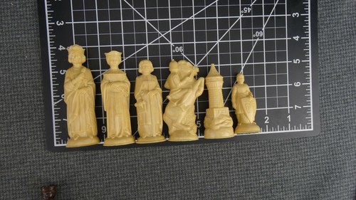 (B16) Lowe / ANRI VINTAGE Renaissance Sculptured Chess Set - One Cream King - Picture 5 of 5