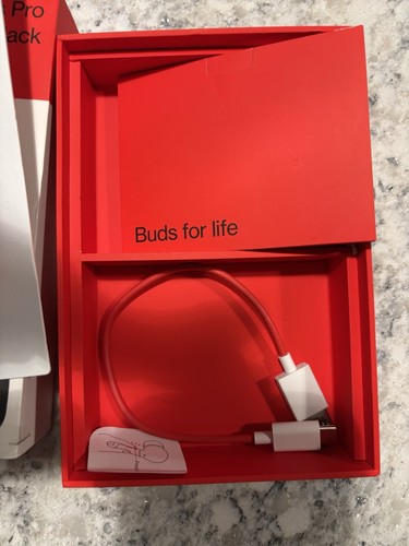 OnePlus Buds Pro Wireless Earbuds with Charging Case (Matte Black) In Box NICE - Photo 6 sur 7