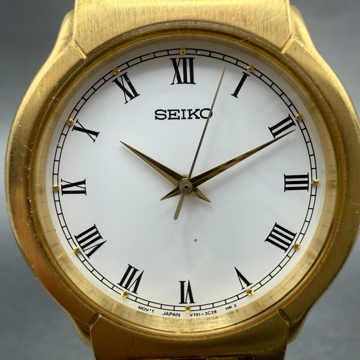 Seiko Watch Men 32mm White Dial God Tone Round V701-2b60 New 