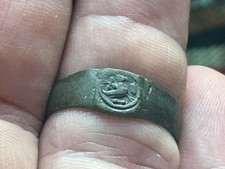 SUPERBE BAGUE OU ANNEAU RELIGIEUX AVEC CROIX ET OISEAU/FER OU