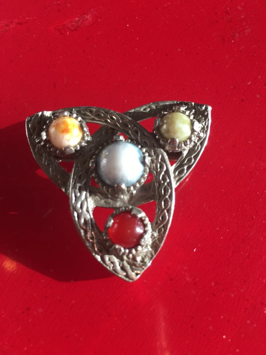 Jacobite brooch shop