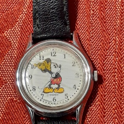 DISNEY LOTUS Mickey Mouse Moving Hands Stainless Back Watch