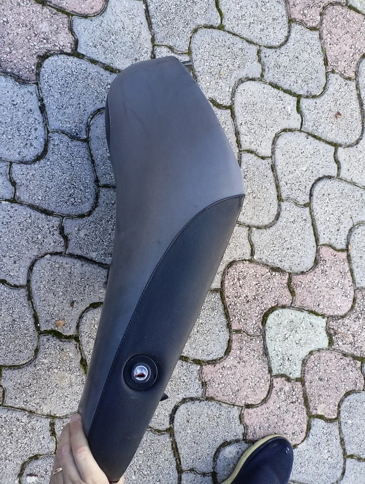 SELLA SEDILE GILERA STALKER 50 ULTIMO PEZZO (CILINDRETTO DA SOSTITUIRE )  - Immagine 4 di 4