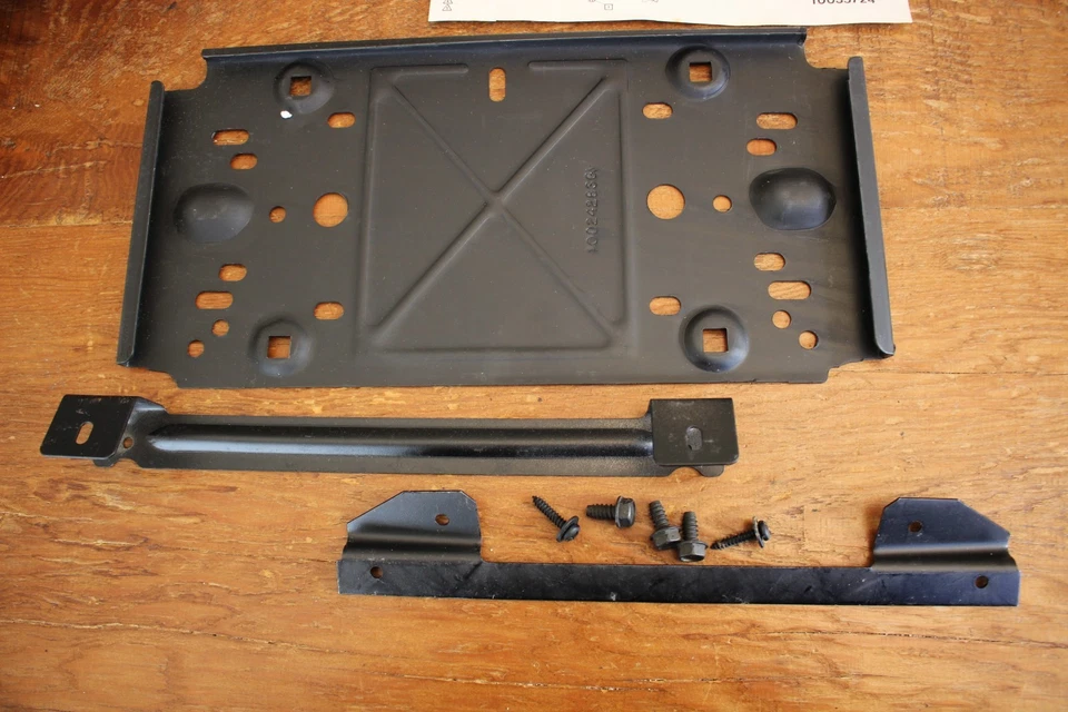 KIT DE MONTAJE DE PLACA FRONTAL PONTIAC 6000/SUNBIRD PT # 10035724 OEM NOS Foto 3 de 4