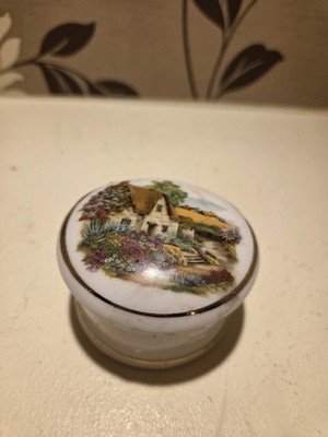 GOLD RAM MARK ? EMAILLE SCHMUCK PILLENDOSE LANDHAUS SCHOKOLADENDOSE SZENE