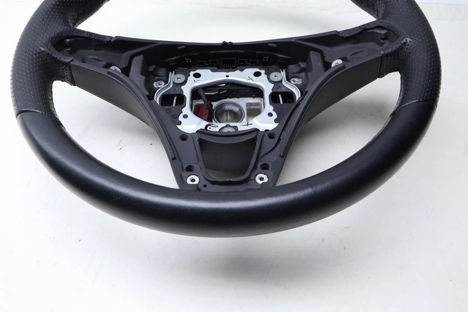 2018-2019 MERCEDES-BENZ GLC63 AMG S — 3-спицевый руль 0004608711 - Изображение 2 из 4