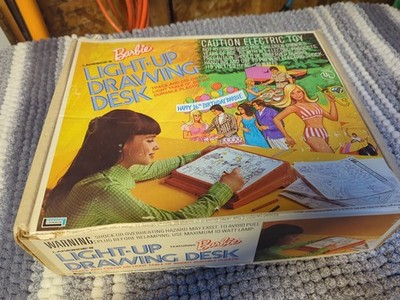 VINTAGE 1974 MATTEL BARBIE LIGHT UP DRAWING DESK COMPLETE IN ORIGINAL BOX WORKS