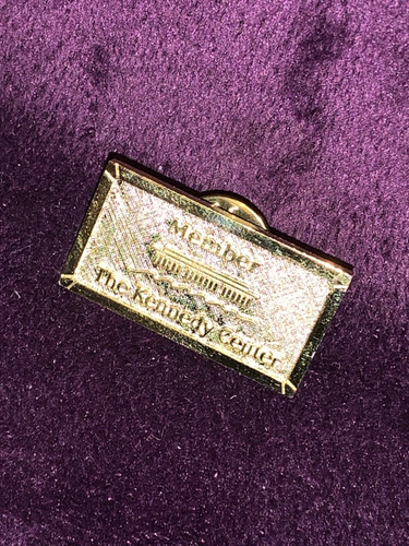 THE KENNEDY CENTER "MEMBER" vintage collectable lapel / hat pin
