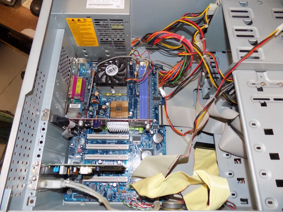 PC de escritorio personalizada AMD Athlon ATI tarjeta de video 2 GB de RAM sin disco duro Foto 3 de 4