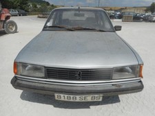 Calandre Peugeot 305