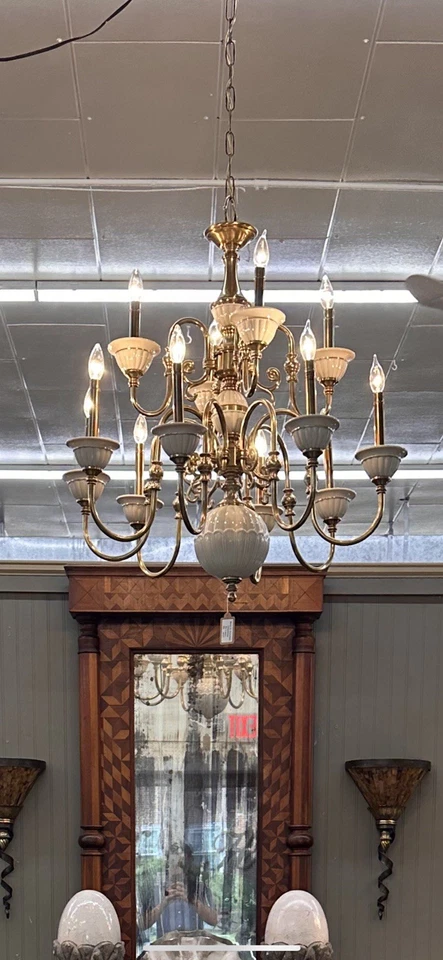 Lámpara de araña de 12 brazos de latón de vidrio Lenox  Foto 3 de 4