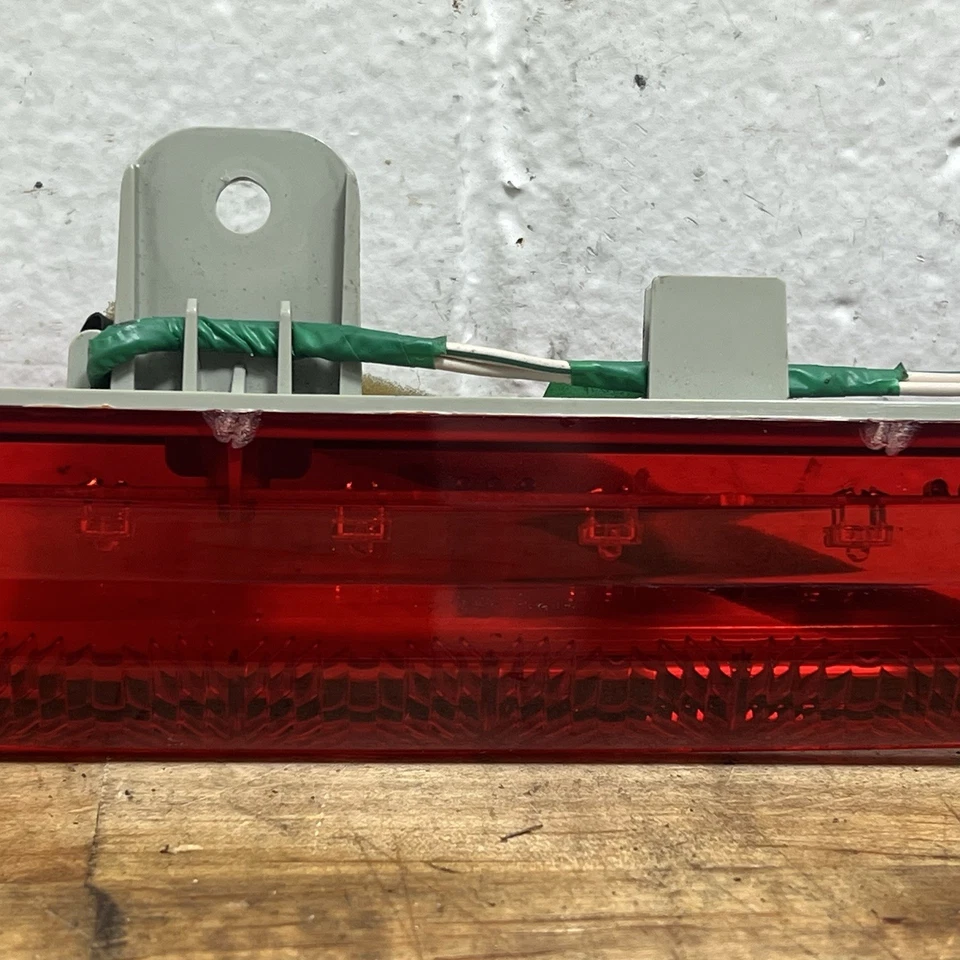 Lámpara de luz de freno montada en alerón Infiniti QX56 2011-2013 286-63746 OEM Foto 4 de 4