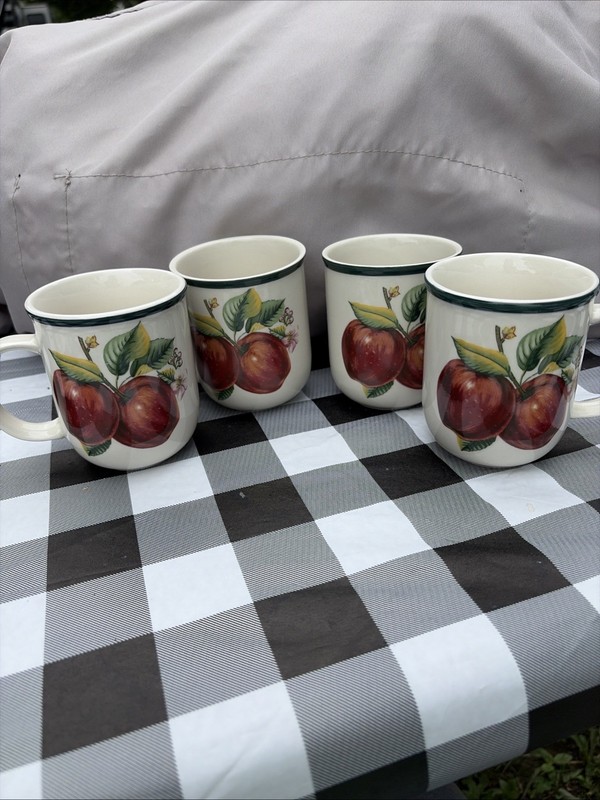 CASUALS BY CHINA PEARL APPLE PATTERN COFFEE/TEA CUPS - SET OF 4
