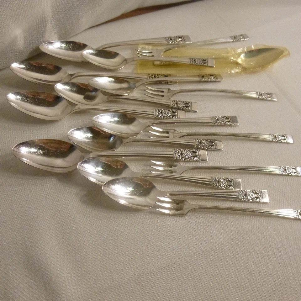 17 pcs of COMMUNITY Silver plate 1936 Coronation pattern - EVC - Image 2 of 4