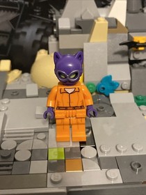 Catwoman Prison Jumpsuit Arkham 70912 Batman Movie Super Hero LEGO&reg; Minifigure