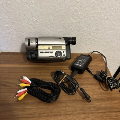 Sony Hi8 - Video8 - Hifi-Stereo - Camcorder CCD-TR845E   - Bild 1 von 4
