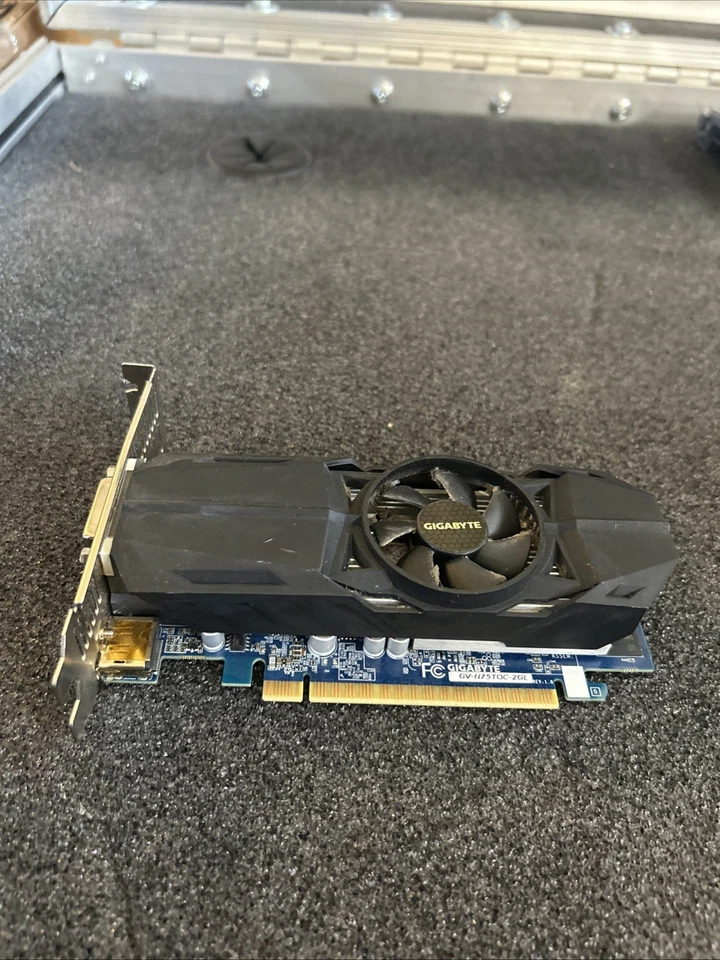 Placa de Vídeo Gráfica GIGABYTE GeForce GTX 750 Ti OC 2GB GV-N75TOC-2GL - Imagem 2 de 4