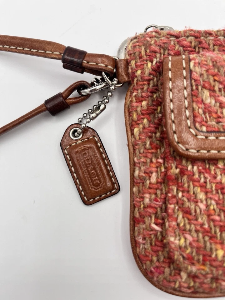Muñequera Coach Hampton Soho espiga tweed lana/cuero coral/marrón Foto 4 de 4