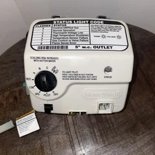Honeywell Water Heater Natural Gas Valve WV8840B1110 Open Box