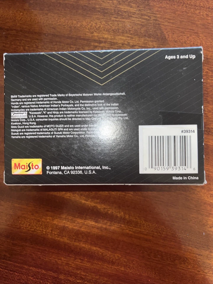 1997 Maisto Special Edition Green 1942 Indian 442 Motorcycle 1:18 - Image 2 of 4