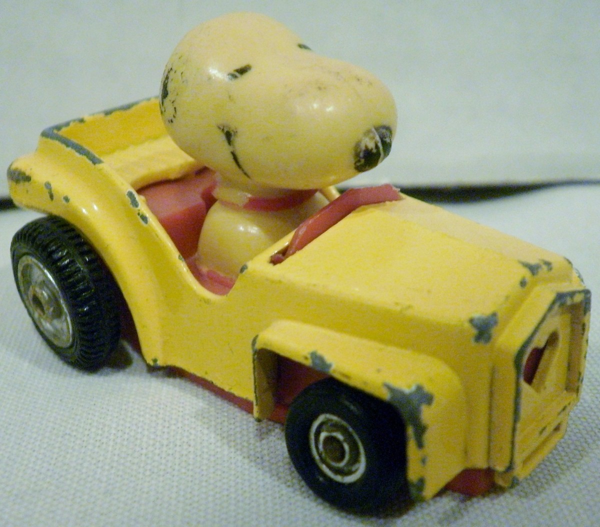 Aviva Peanuts Snoopy Yellow Diecast Car with Heart Grill C18A | eBay