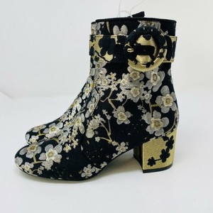 nine west quilby bootie