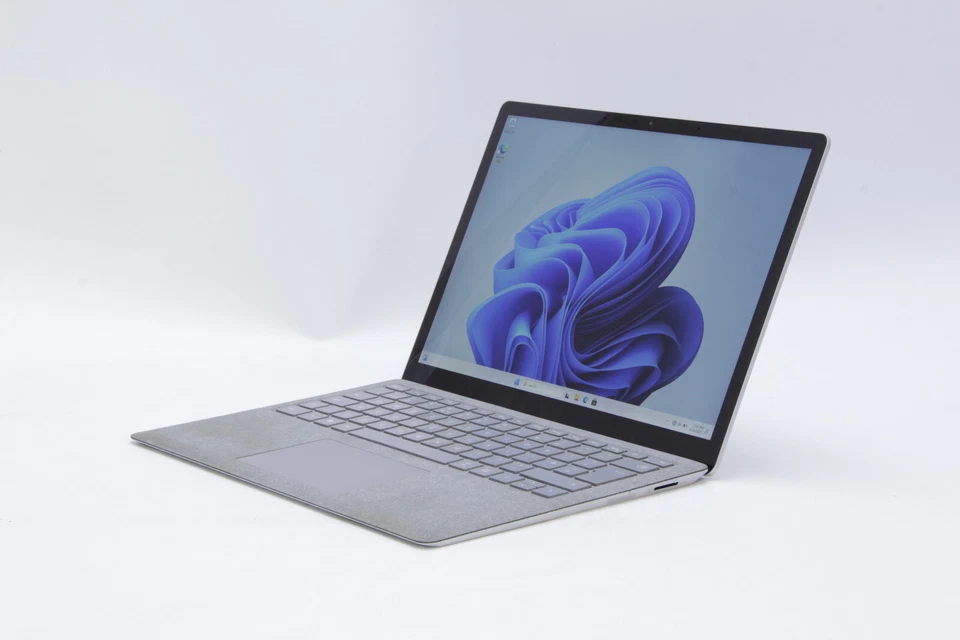 Microsoft Surface Laptop 2 Touchscreen Intel i5 8th Gen 8GB RAM 128GB NVMe SSD - Image 2 of 4