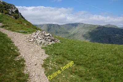 Foto 12x8 Pfadeseitiger Steinhaufen am St Sunday Crag Bridgend \/NY3914 Teilweise entlang c2014